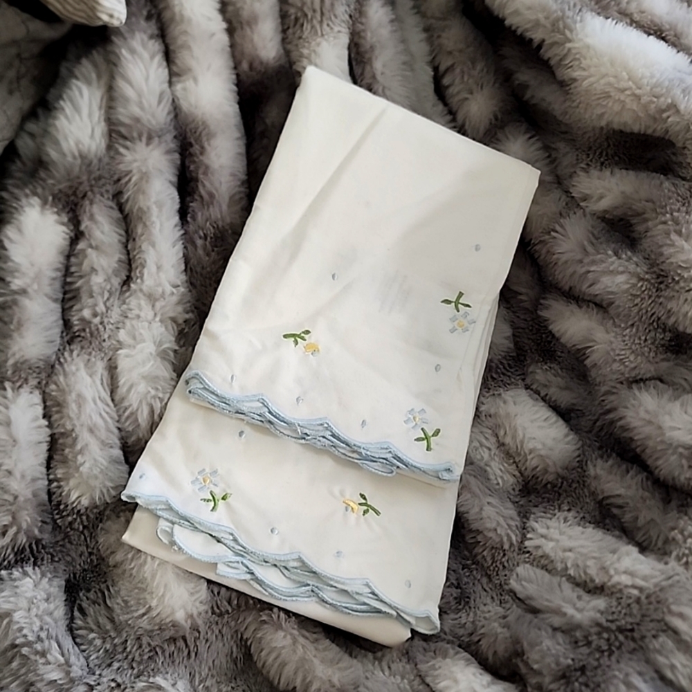NEW! Laura Ashley 2 Pillowcases - Std